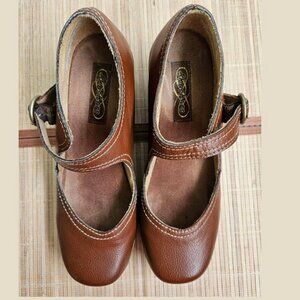 Skechers Womens brown Wedge heel Mary Jane ankle buckle adjustable strap Size 8